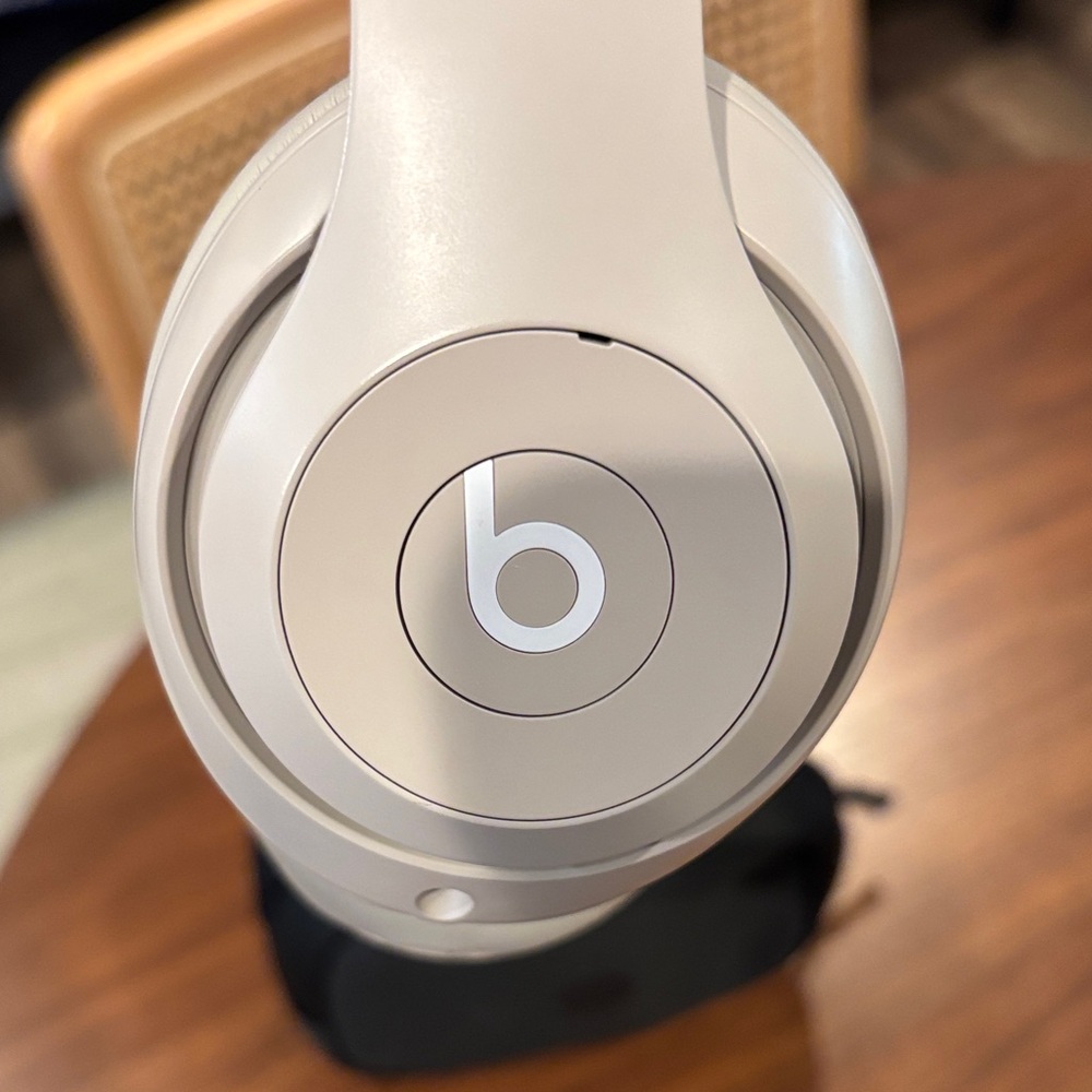 Beats Studio Pro Wireless Headphones in Sandstone - Picture 7 of 9